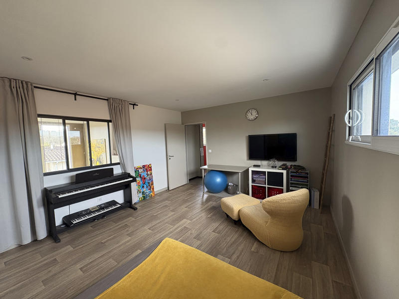 Maison - 228 m² - 7 pièces