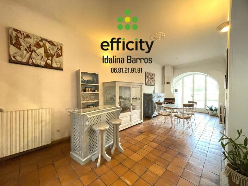 Maison - 275 m² - 10 pièces