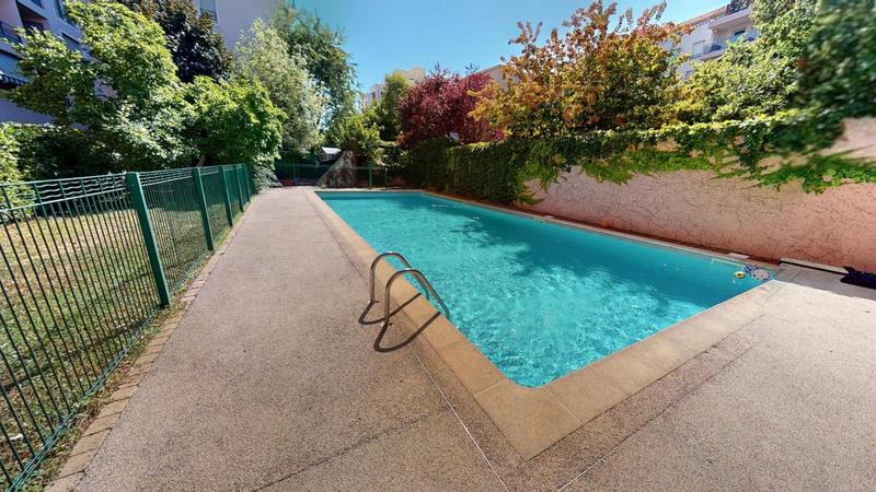 Appartement - 82 m² - 4 pièces