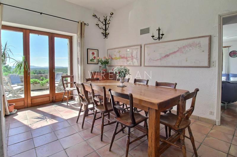 Maison - 236 m² - 7 pièces