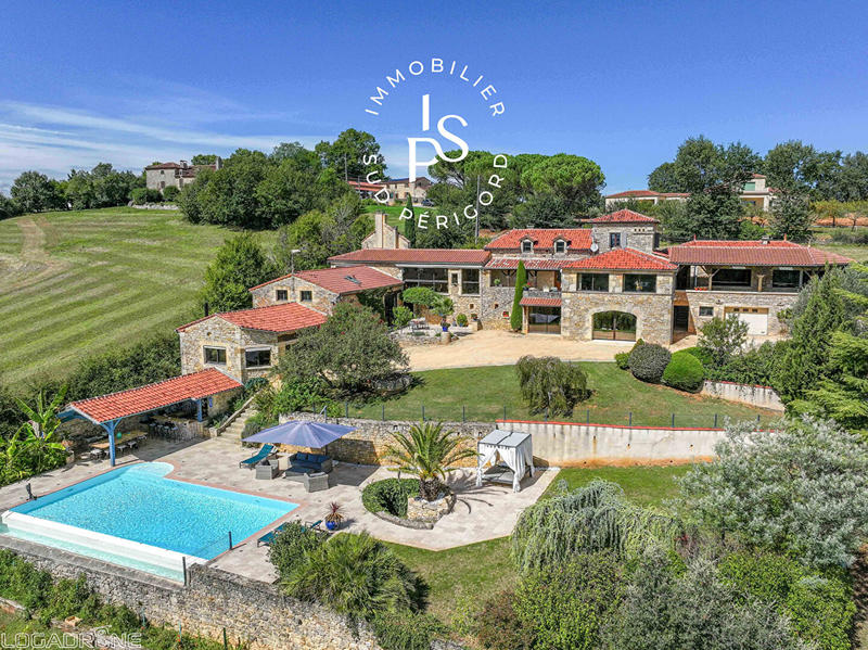 Maison - 448 m² - 16 pièces