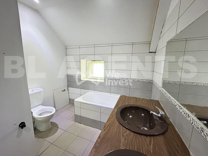 Maison - 250 m² - 8 pièces