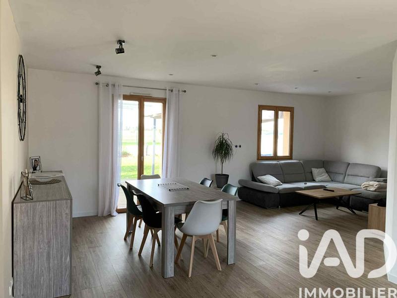 Maison - 99 m² - 5 pièces