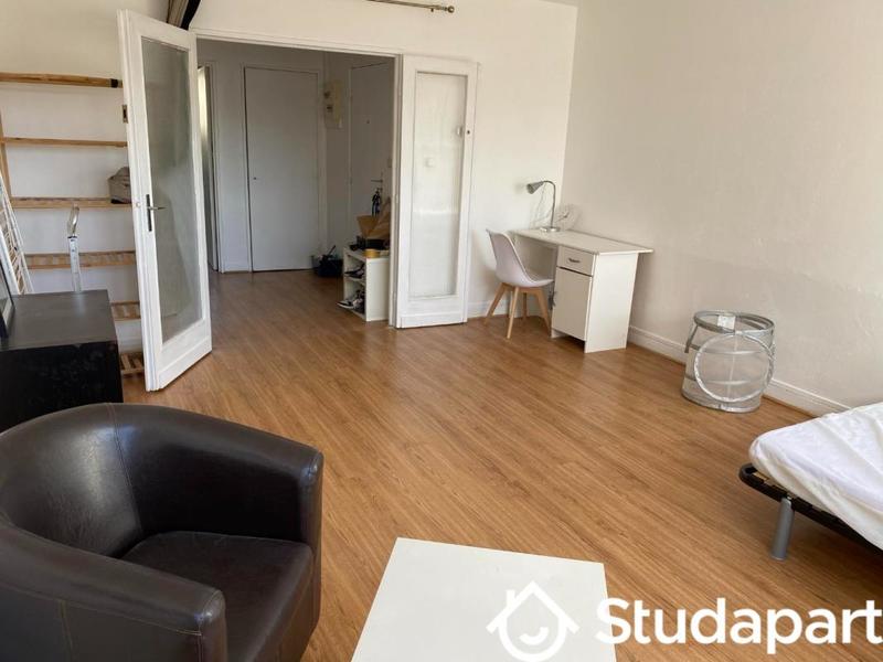 Chambre - 9 m² - 1 pièce