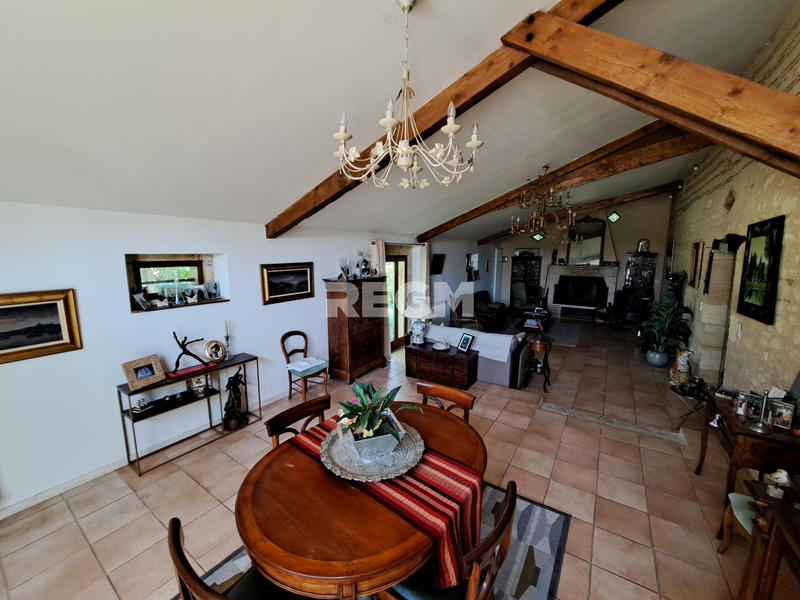 Maison - 264 m² - 9 pièces