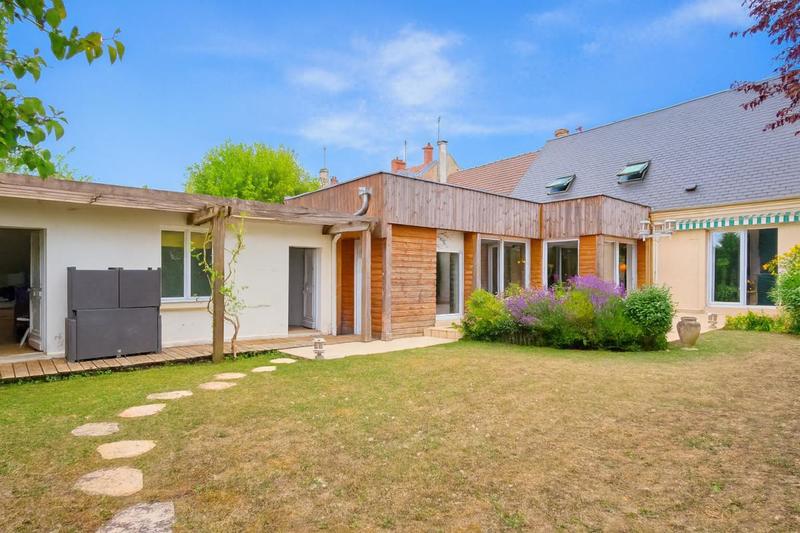 Maison - 177 m² - 9 pièces