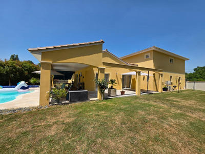 Maison - 215 m² - 9 pièces