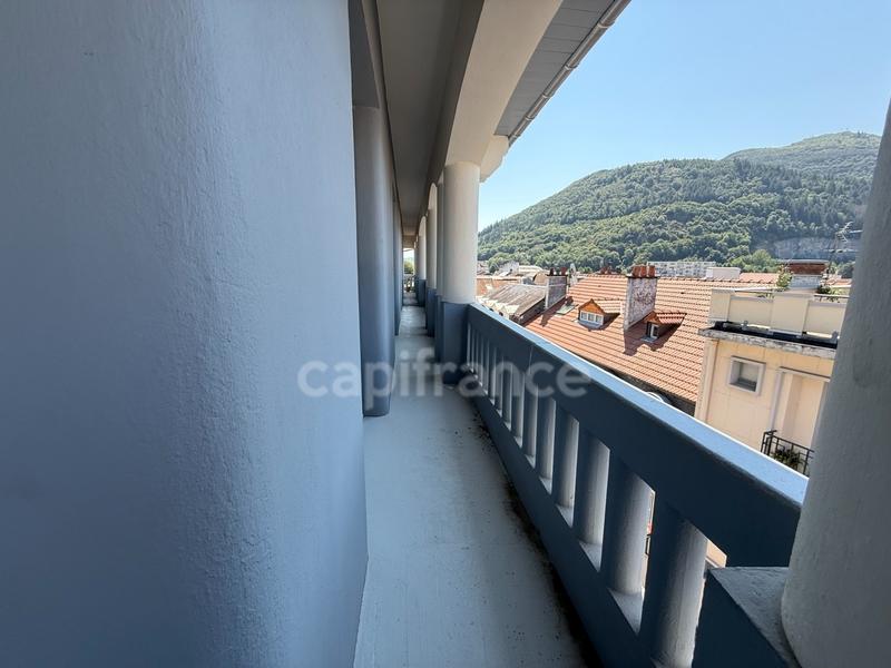 Appartement bourgeois - 107 m² - 4 pièces