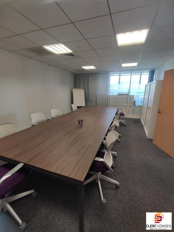 Bureau - 335 m²