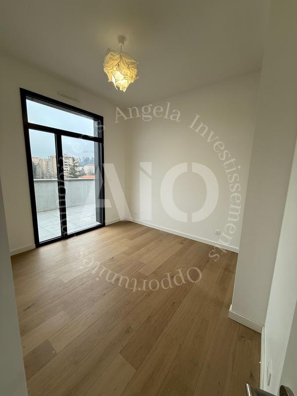 Appartement - 121 m² - 5 pièces
