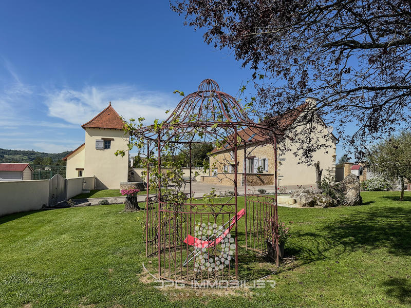 Maison - 168 m² - 7 pièces