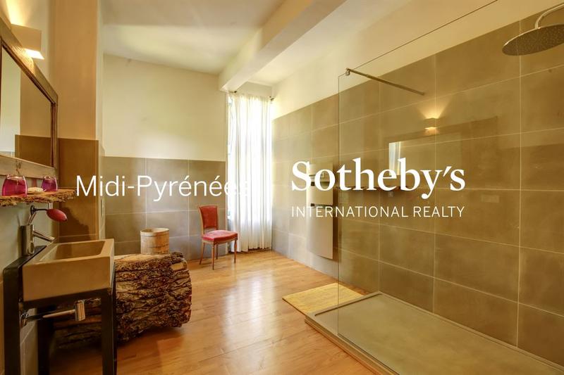 Château - 1 200 m² - 35 pièces