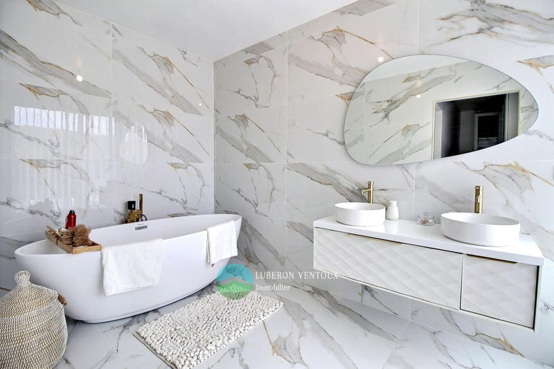 Maison - 246 m² - 8 pièces