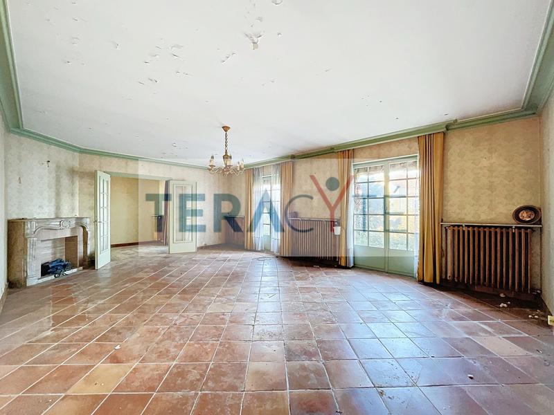 Maison traditionnelle - 216 m² - 7 pièces