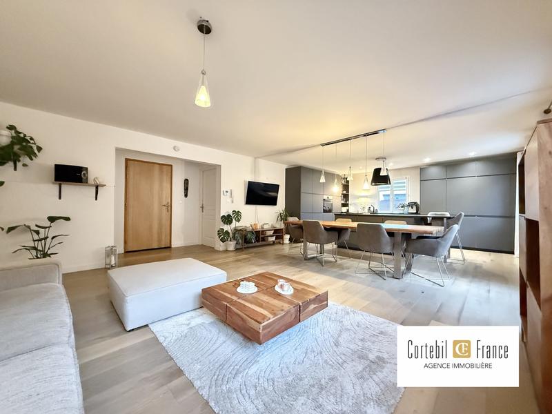 Appartement - 99 m² - 4 pièces