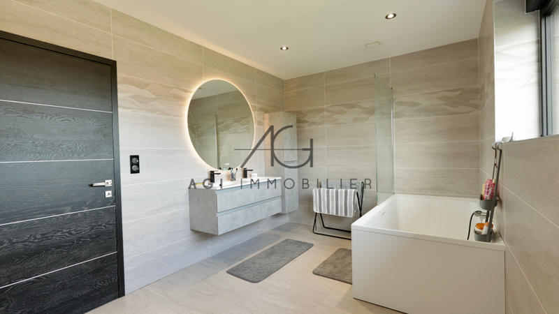 Maison - 228 m² - 5 pièces