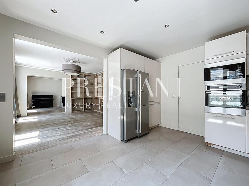 Appartement - 190 m² - 6 pièces