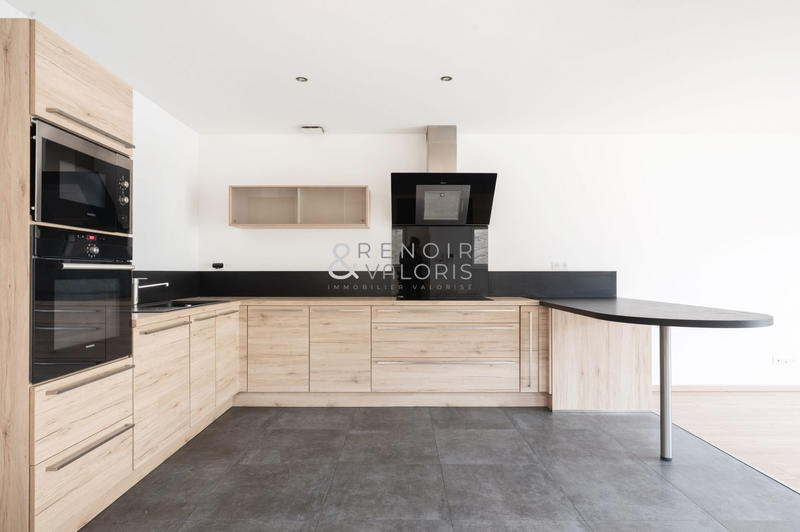 Loft - 100 m² - 5 pièces