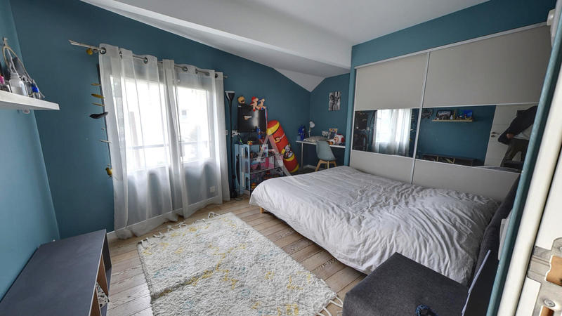 Maison - 212 m² - 8 pièces