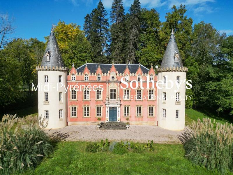 Château - 515 m² - 18 pièces