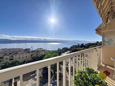 Appartement - 98 m² - 4 pièces