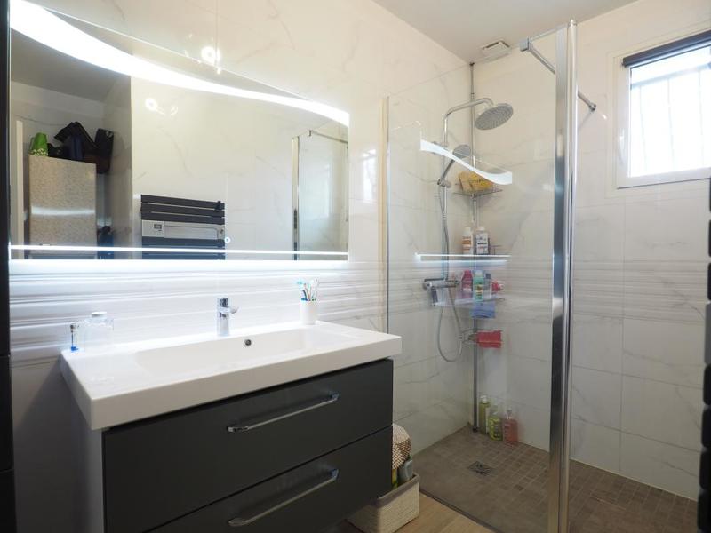 Pavillon - 130 m² - 6 pièces