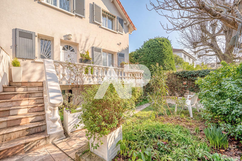 Maison - 152 m² - 8 pièces