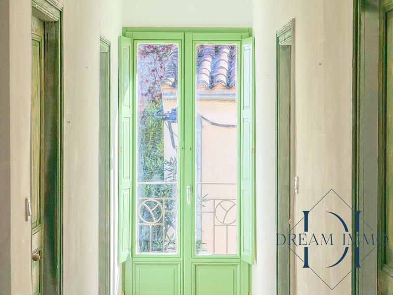 Maison - 256 m² - 10 pièces