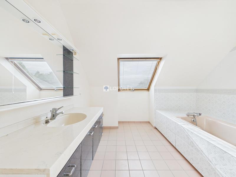 Maison - 215 m² - 7 pièces