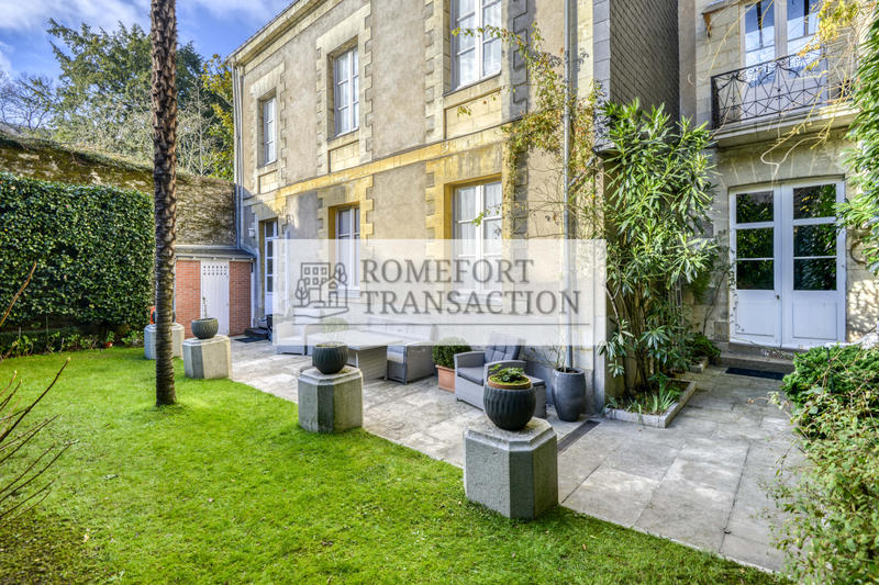 Maison - 214 m² - 10 pièces