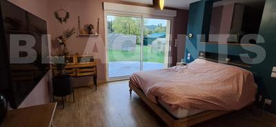 Maison - 239 m² - 10 pièces