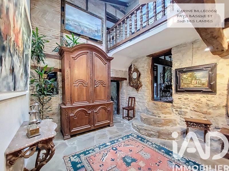 Maison - 338 m² - 12 pièces