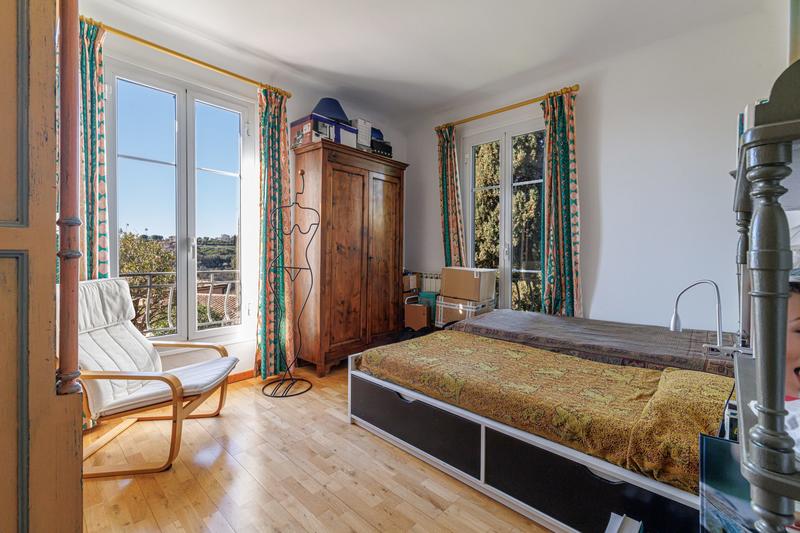 Maison - 205 m² - 6 pièces