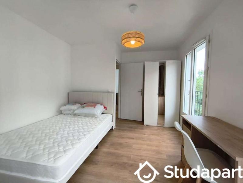 Chambre - 11 m² - 1 pièce