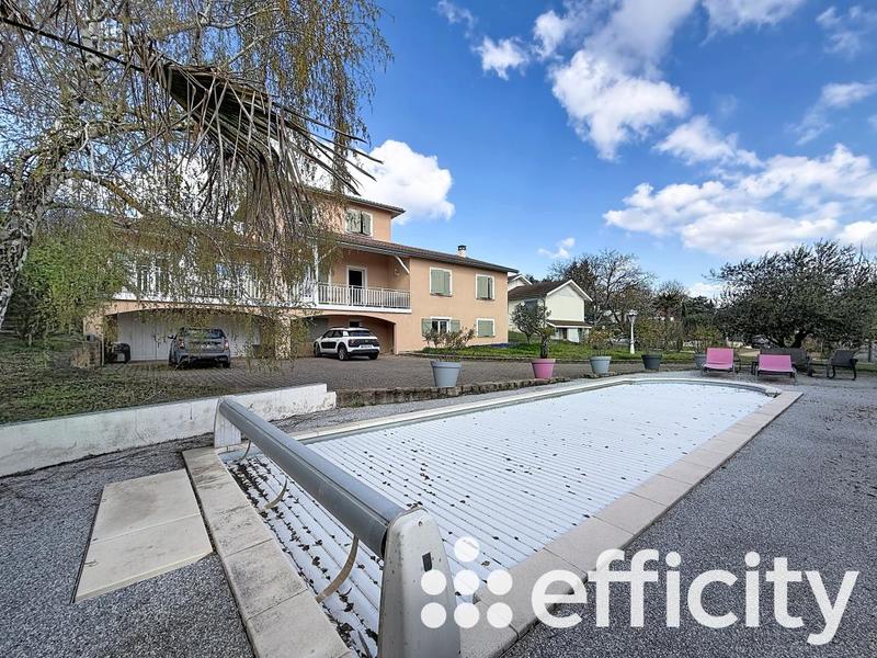 Pavillon - 257 m² - 6 pièces