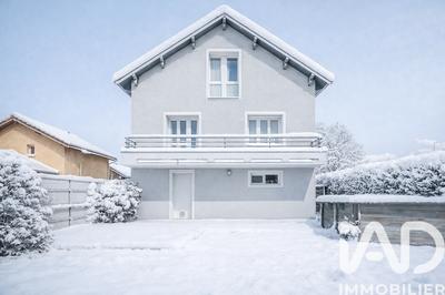 Maison - 142 m² - 10 pièces