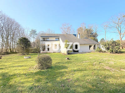 Maison - 253 m² - 7 pièces