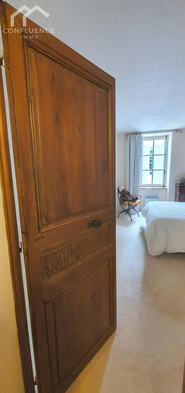 Maison - 270 m² - 9 pièces