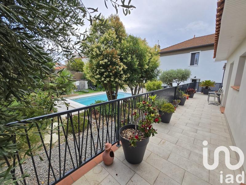 Maison - 300 m² - 12 pièces