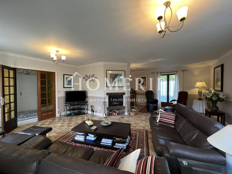 Maison - 213 m² - 9 pièces