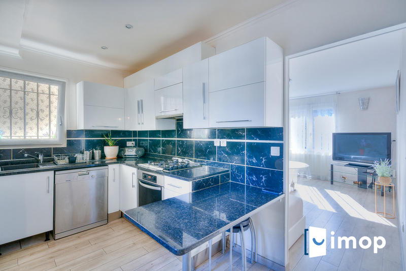 Maison - 182 m² - 8 pièces