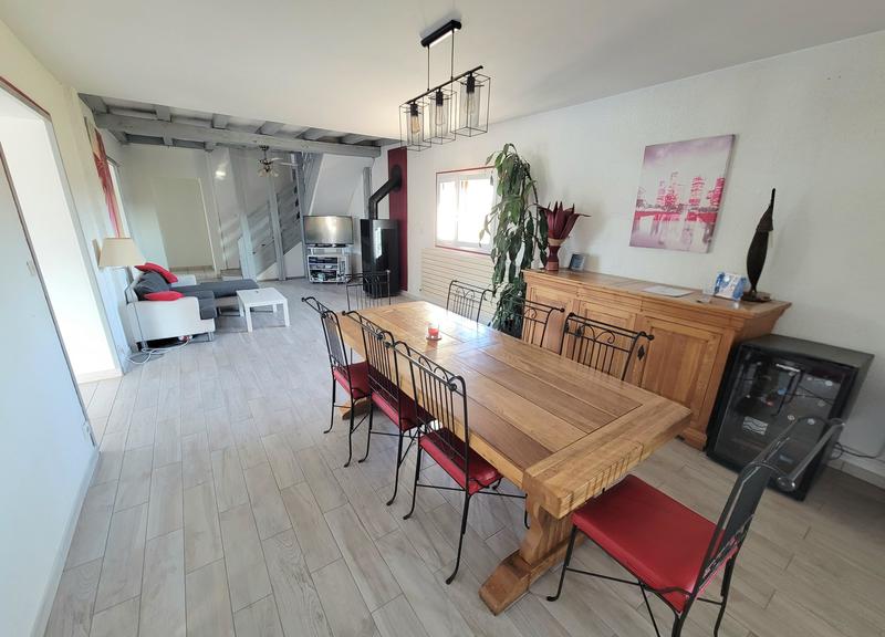 Demeure - 196 m² - 8 pièces