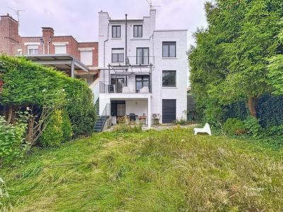 Maison - 180 m² - 5 pièces