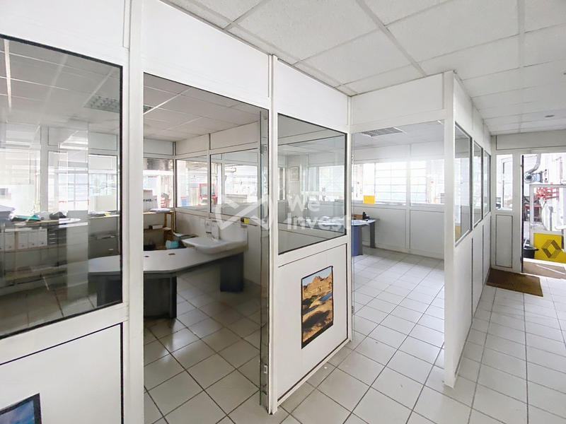 Local commercial - 1 900 m²