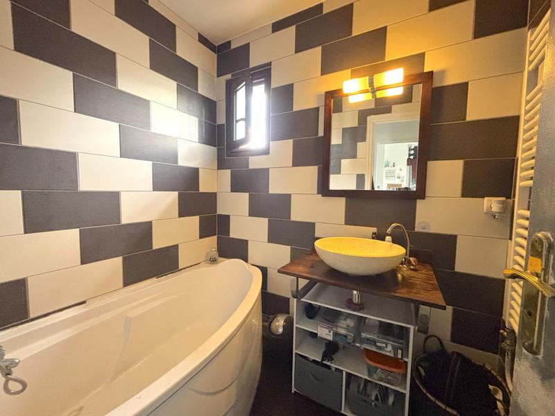 Appartement - 77 m² - 77 pièces