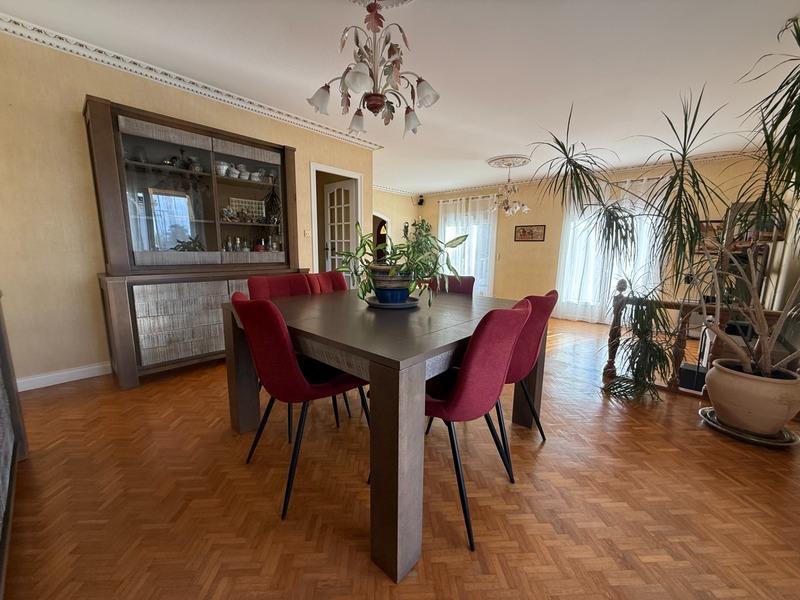 Maison - 229 m² - 8 pièces