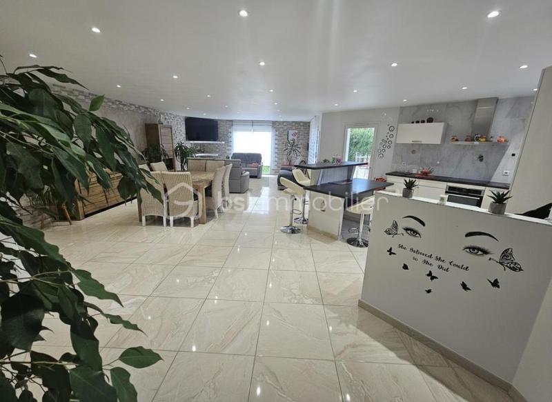 Maison - 140 m² - 5 pièces