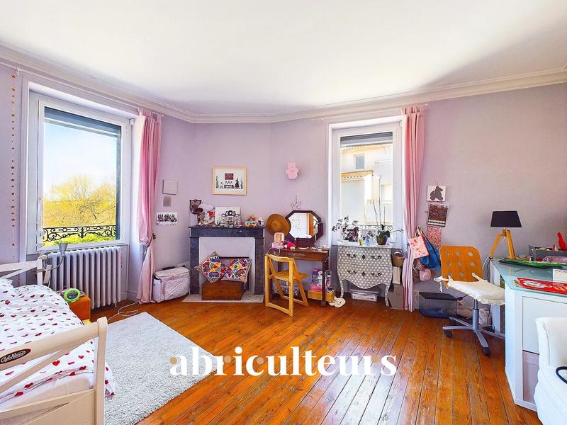 Maison - 220 m² - 7 pièces