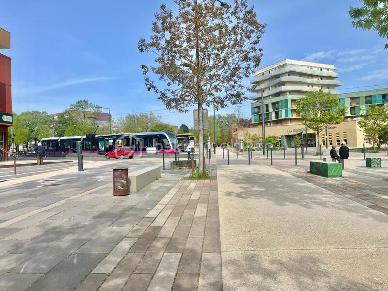 Local commercial - 211 m² - 4 pièces