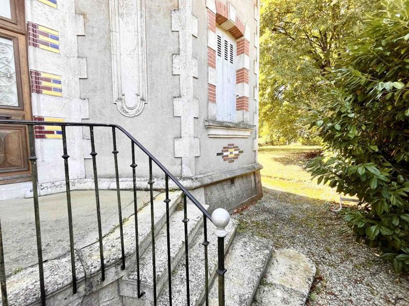 Maison de maîtres - 222 m² - 9 pièces